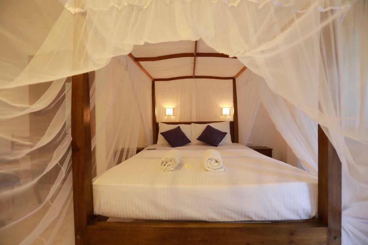 Dock Holiday Guest House Unawatuna Exterior foto