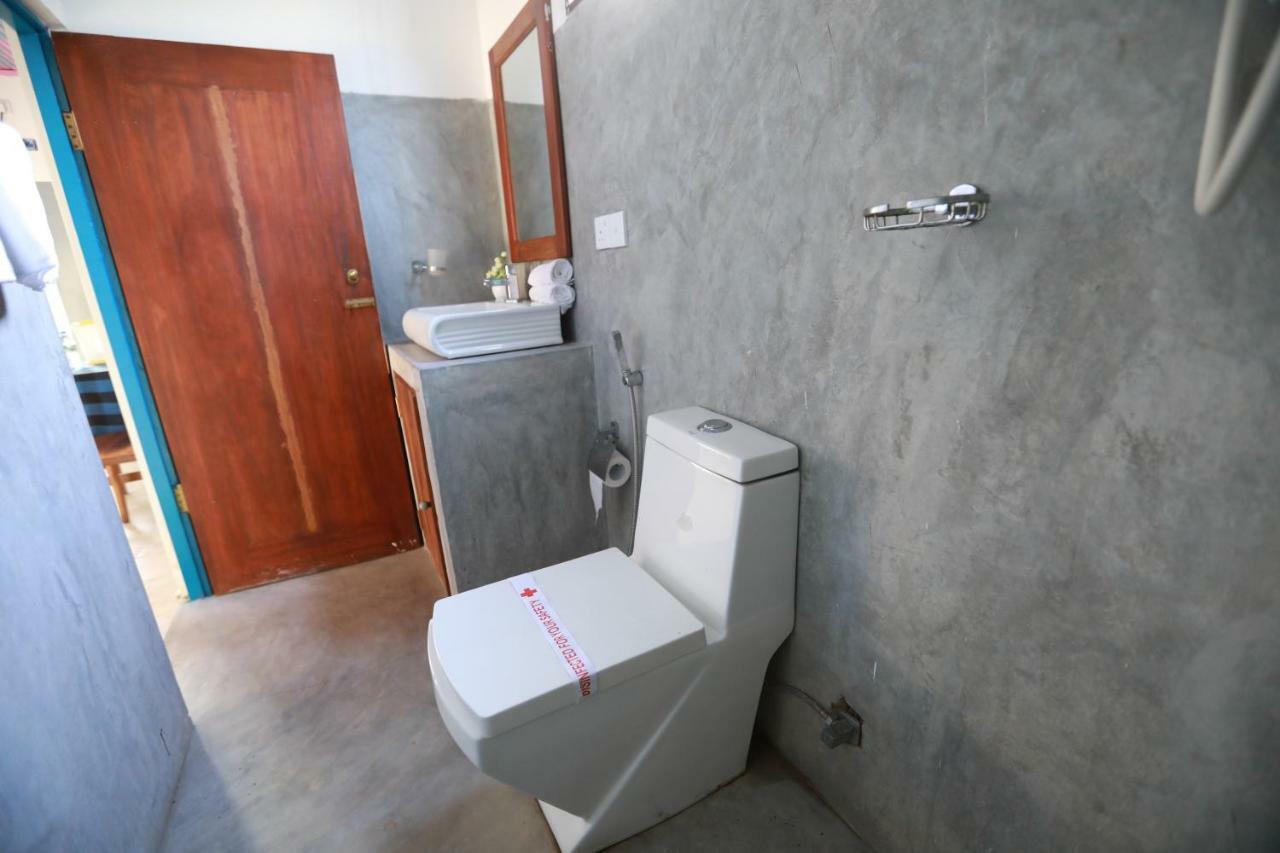 Dock Holiday Guest House Unawatuna Exterior foto